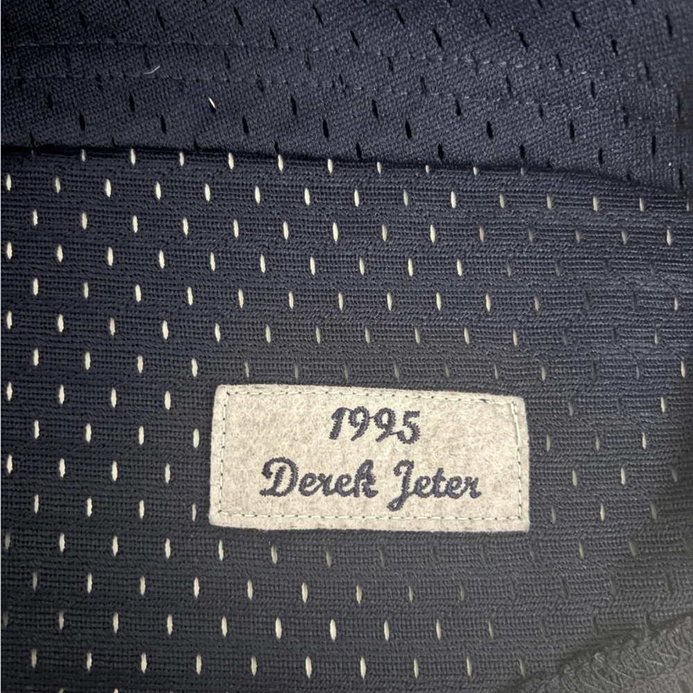 Yankees Jeter Mesh Jersey YOUTH - LIKE NEW - Picture 7 of 7